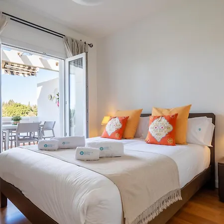 Banus - Banus - Playa Rocio Beachfront - Premium 3br - 2ba - Direct Access - Large Pool & Solarium - Just 3 Min Walk To Puerto Banus - 5 Min Walk To El Corte Ing Luxury Shopping - Ideal For Families